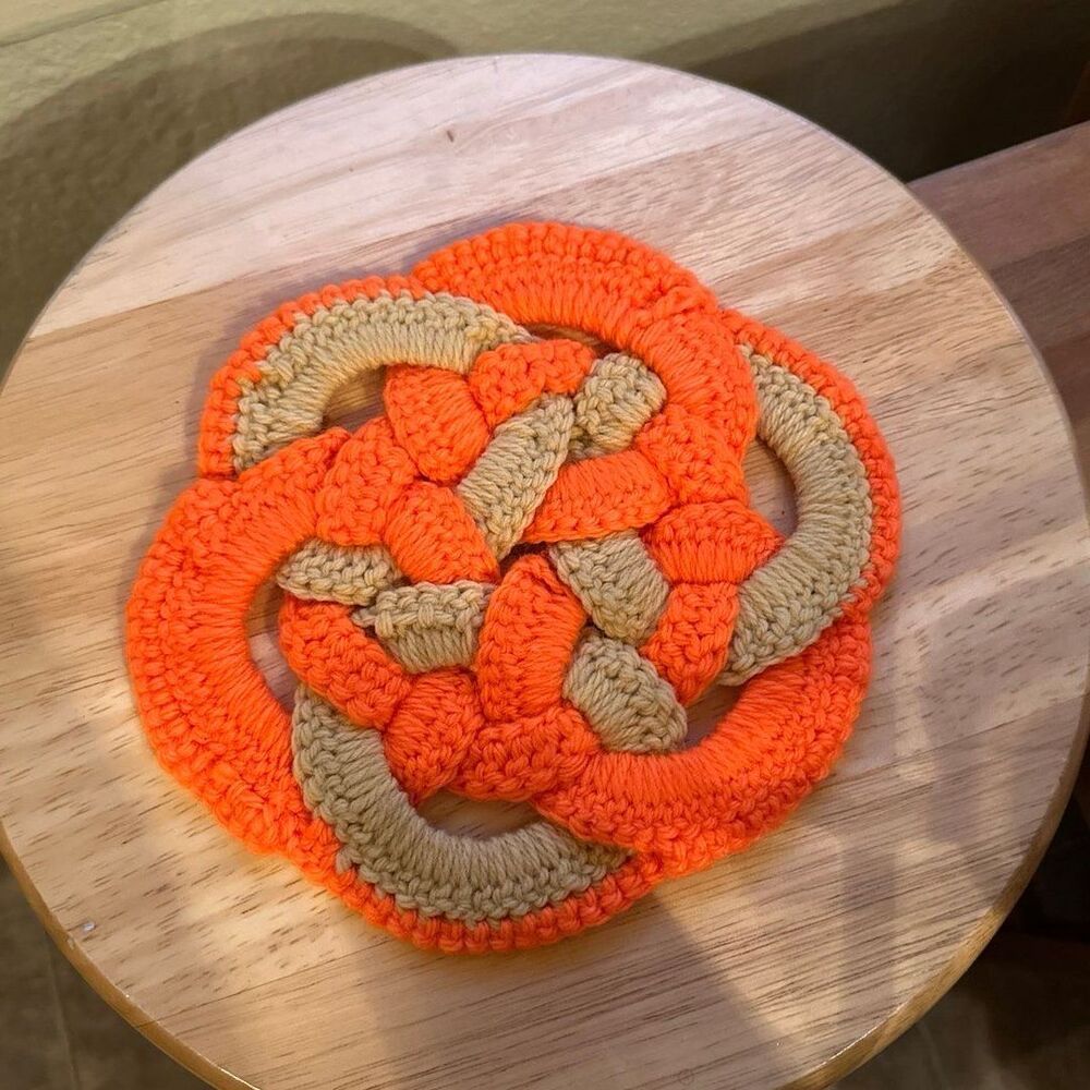Vntg Kitchen Home Round Hand Crochet Table Pot Holders